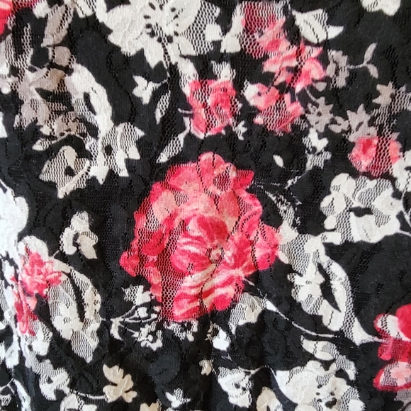 Catherine's 4X (30/32) floral lace blouse with black undershirt. - Picture 3 of 4